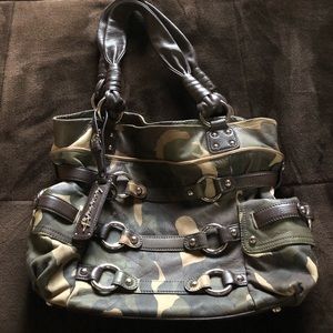 B. Makowsky camo purse